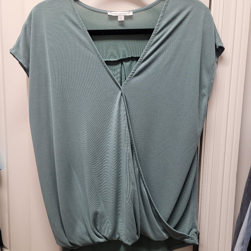 GREEN EVELOPE Casual Top Size Large - Picture 3 of 5